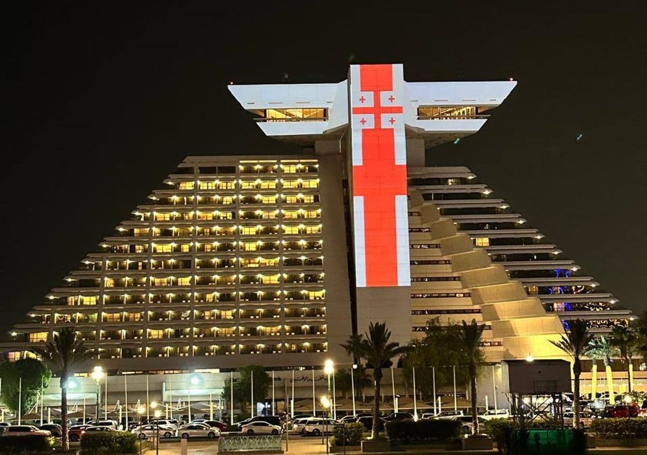   On 26 May 2025, in honor of Georgia’s Independence Day, the iconic Sheraton Grand Doha in the heart of Qatar’s capital was illuminated in the colors of the Georgian national flag